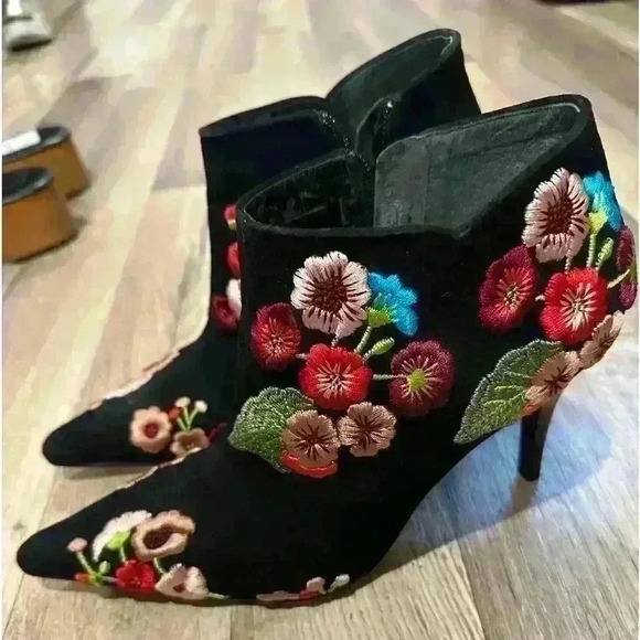 Beverly Feldman Shoes - Beverly Feldman floral embroidered heeled boots